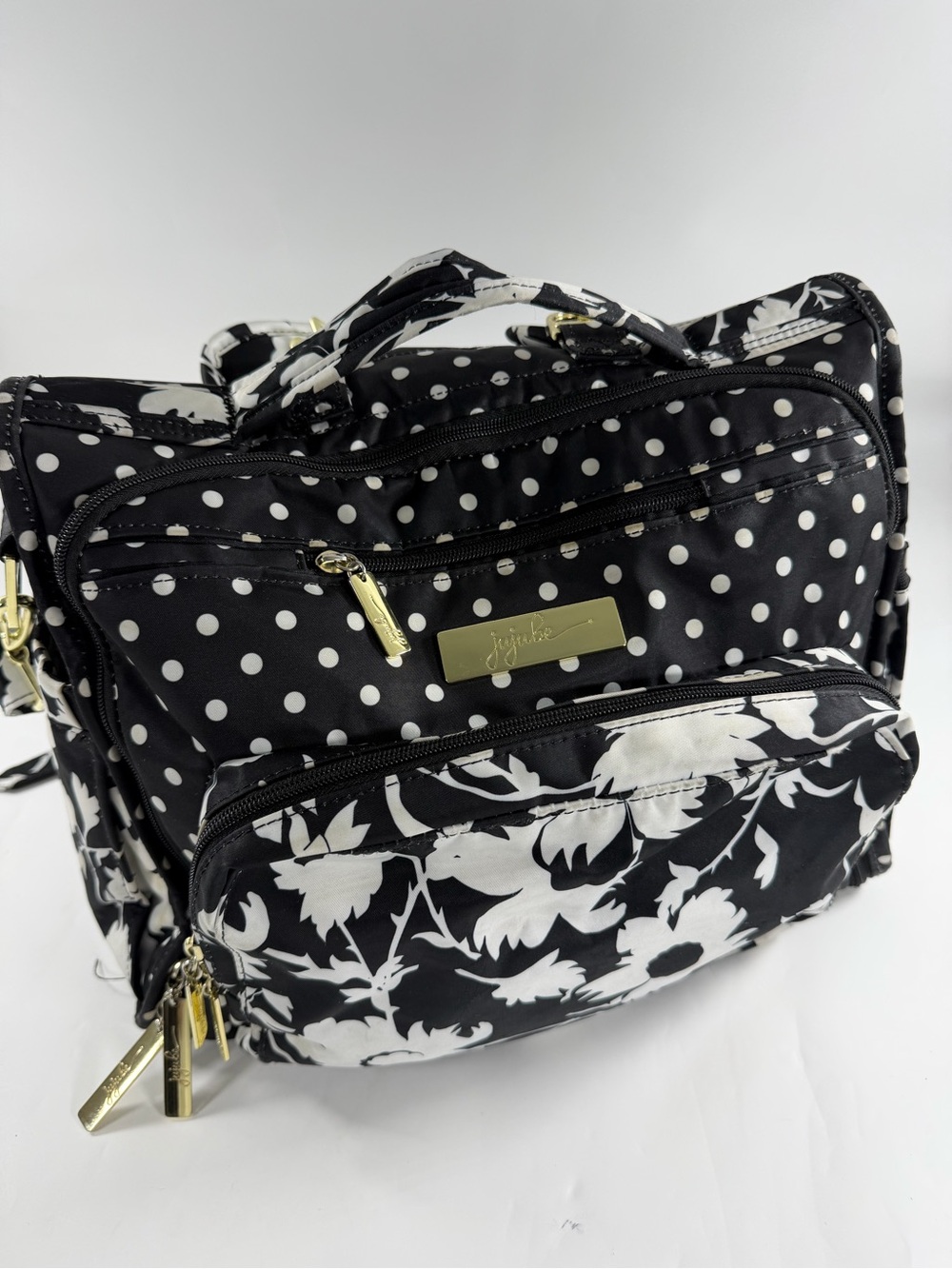JuJuBe BFF Convertible Diaper Bag Backpack Black White Floral Polka Dot‎ Pad